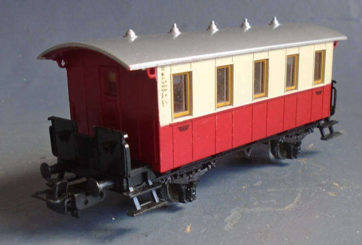 MARKLIN HO SCALE - SUBURBAN PASSENGER WAGON