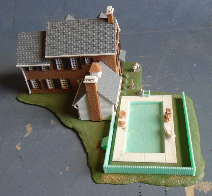 N SCALE - DOUBLE STORY HOUSE, FOOTPRINT 160 X 170 mm