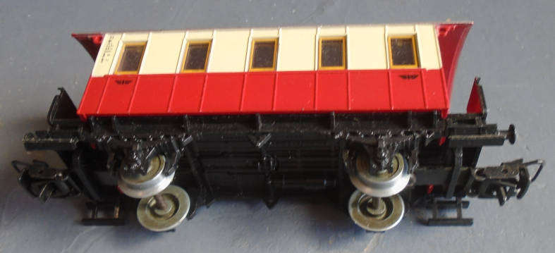 MARKLIN HO SCALE - SUBURBAN PASSENGER WAGON