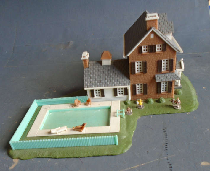 N SCALE - DOUBLE STORY HOUSE, FOOTPRINT 160 X 170 mm