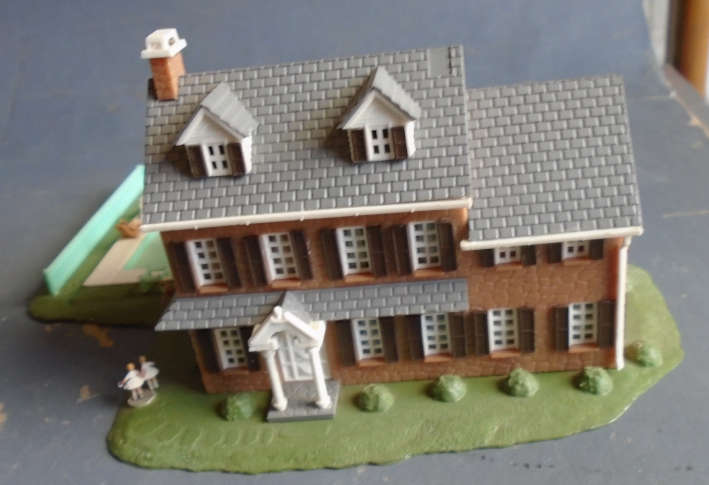 N SCALE - DOUBLE STORY HOUSE, FOOTPRINT 160 X 170 mm