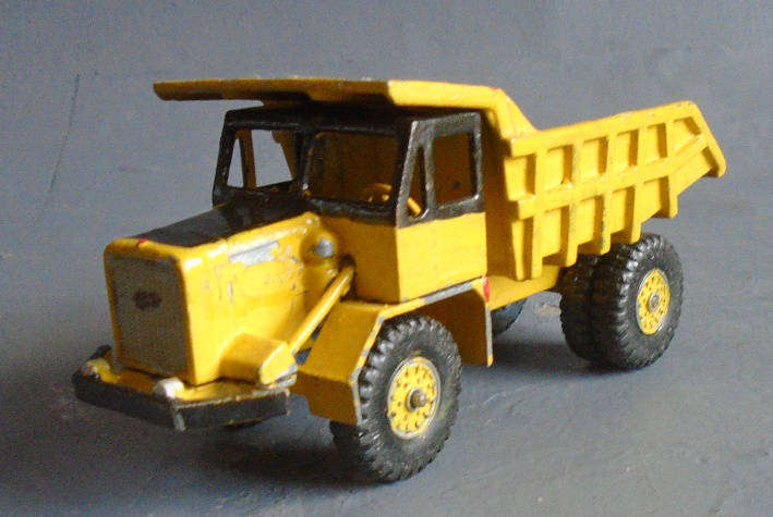 MATCHBOX - DUMP TRUCK FOR SPARES OR REPAIRS