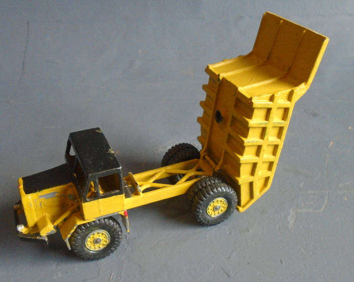 MATCHBOX - DUMP TRUCK FOR SPARES OR REPAIRS