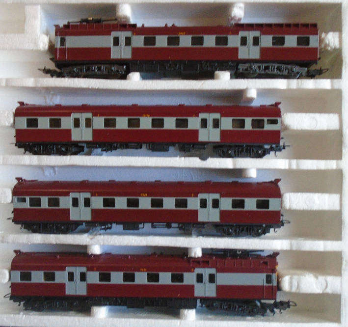 LIMA GOLDEN SERIES HO SCALE - SAR SUBURBAN PASSENGER SET, BOXED