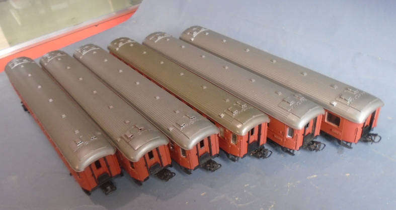 MARKLIN HO SCALE - 6 X SWEDISH PASSENGER COACHES