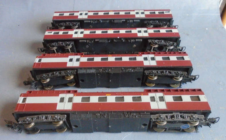 LIMA GOLDEN SERIES HO SCALE - SAR SUBURBAN PASSENGER SET, BOXED