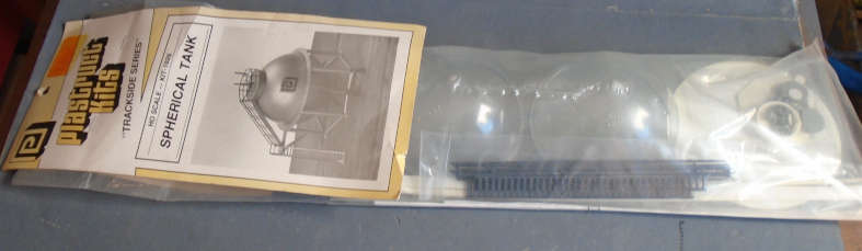 PLASTRUCT KITS HO SCALE - SPHERICAL TANK, IN PKT