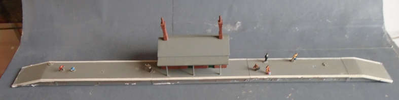 N SCALE - STATION & PLATFORM, FOOTPRINT 440 X 50mm