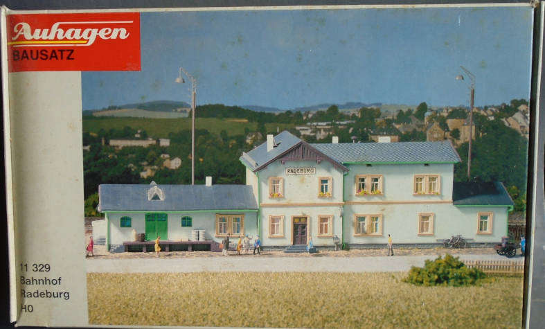AUHAGEN HO SCALE - RADEBURG STATION KIT, BOXED