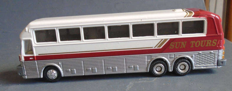 ROAD CHAMPS 1/87 HO SCALE -SUN TOURS EAGLE PASSENGER COACH
