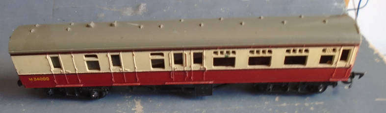 TRI-ANG OO SCALE - PASSENGER COACH