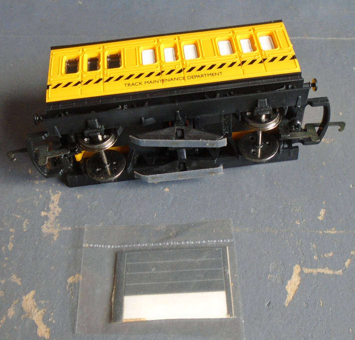 HORNBY OO SCALE - TRACK CLEANING CAR, BOXED WITH SPARE PADS