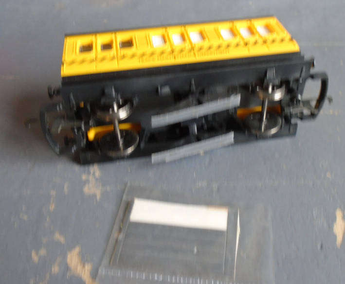 HORNBY OO SCALE - TRACK MAINTENANCE CLEANING CAR, AS NEW, BOXED