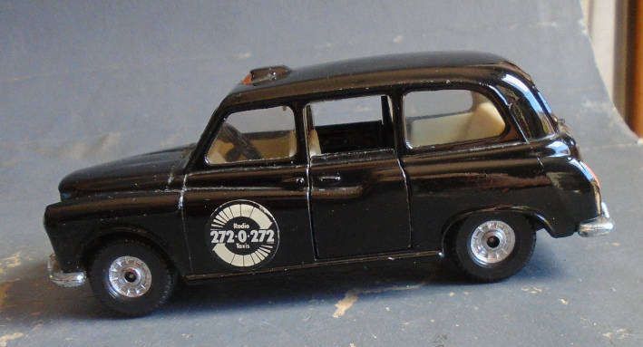 CORGI 1/36 SCALE - AUSTIN LONDON TAXI