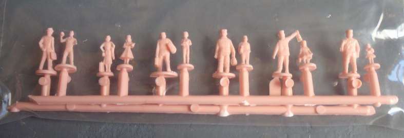 HOSCALE - 12 X UNPAINTED FIGUERS
