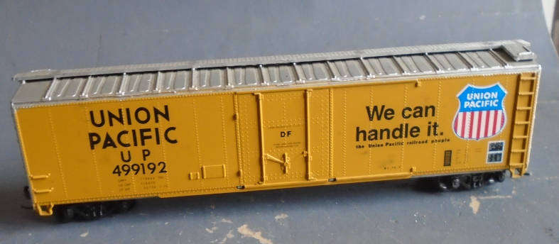 ATHEARN HO SCALE - UP CLOSED GOODS WAGON