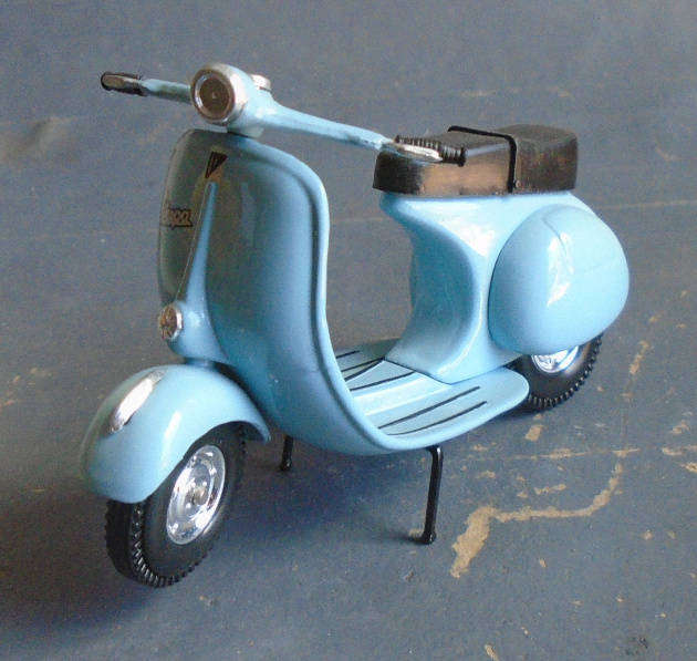 VESPA SCOOTER, 1997 COLLECTOR EDITION, 3 1/2 X 2 1/2 X 1 3/4", BOXED