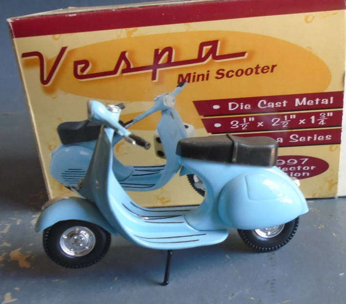 VESPA SCOOTER, 1997 COLLECTOR EDITION, 3 1/2 X 2 1/2 X 1 3/4", BOXED