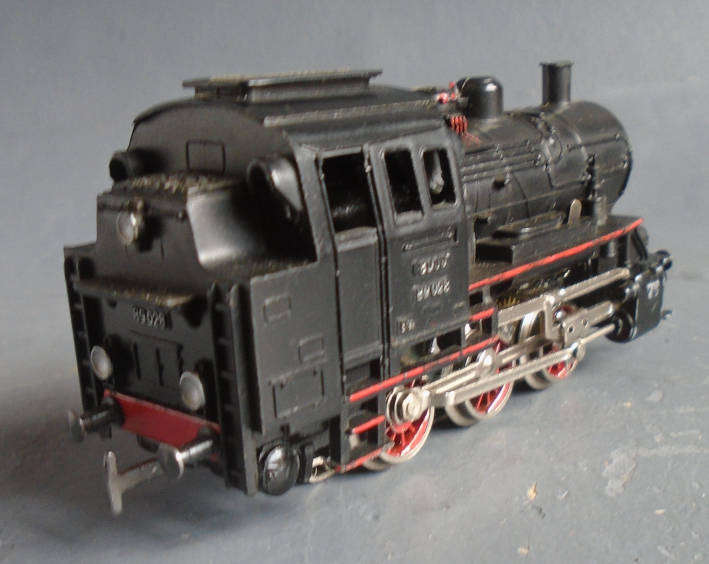 MARKLIN HO SCALE - 89 028 0-6-0 STEAM TANK LOCO W/LIGHTS