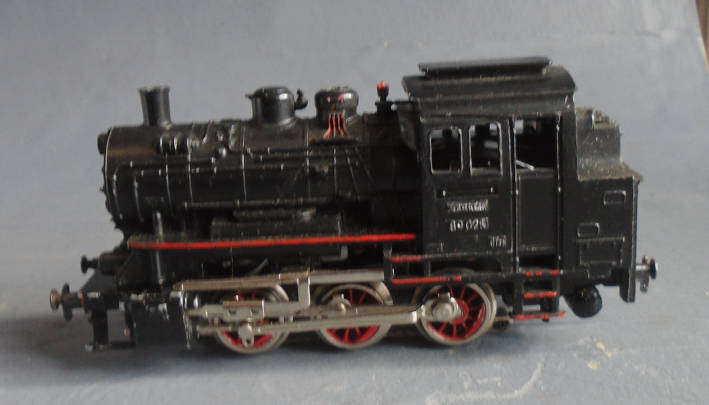 MARKLIN HO SCALE - 89 028 0-6-0 STEAM TANK LOCO W/LIGHTS