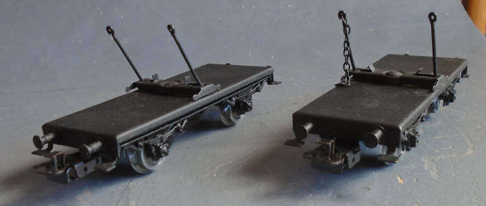 MARKLIN HO SCALE - 2 X WOOD WAGONS