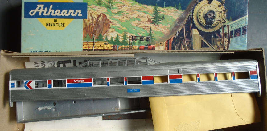 ATHEARN HO SCALE - VISTA DOME AMTRAK COACH KIT, BOXED
