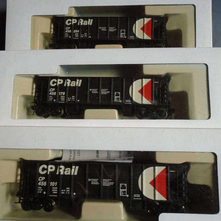 WALTHERS HO SCALE - SET OF CP ORE WAGONS, BOXED