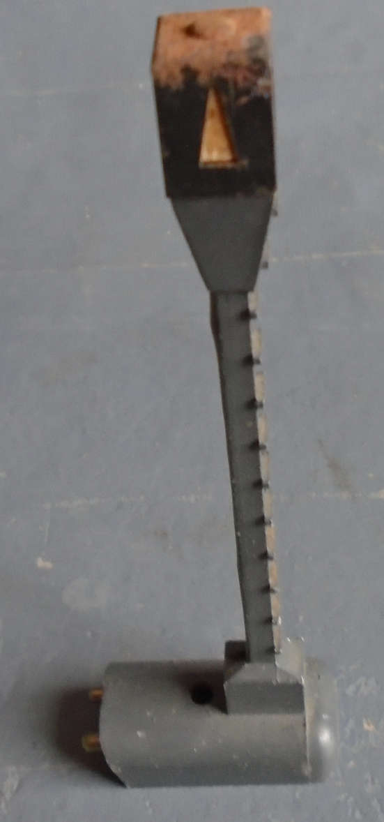 MARKLIN HO SCALE - 5113 LIGHT MAST, BOXED, NEW OLD STOCK NEEDS TLC