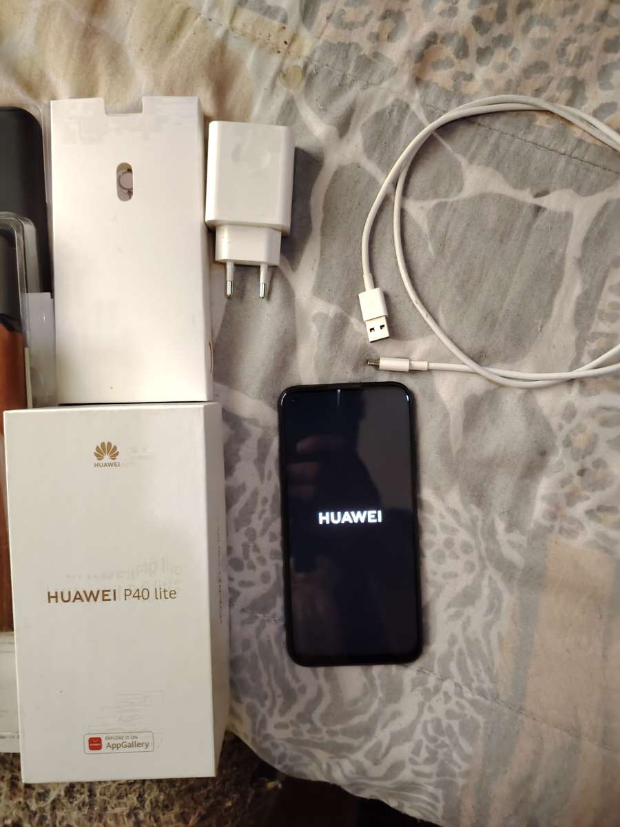HUAWEI P40 lite *Excellent condition* + 4 COVERS + BOX & Charger