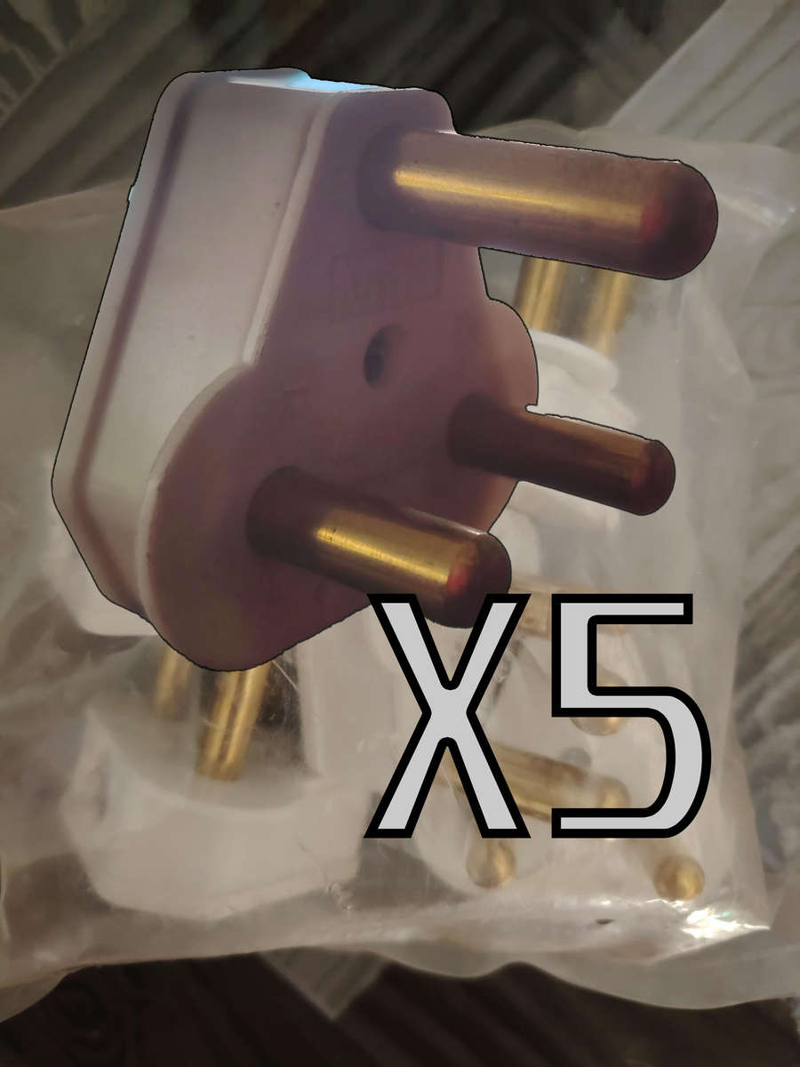 Plug sockets x 5 *** bag of five plugs