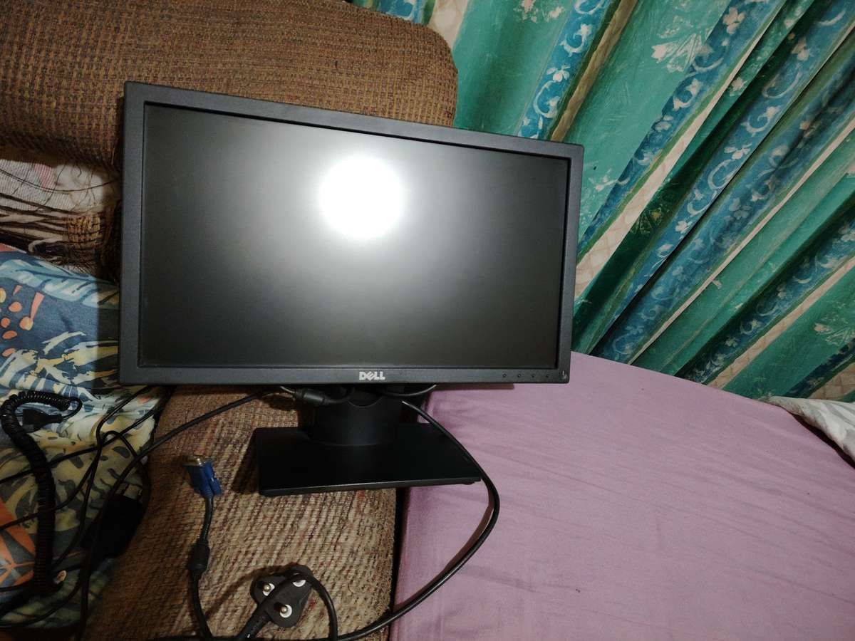 DELL E2016H Monitor * * EXCELLENT CONDITION ! ! ! * *