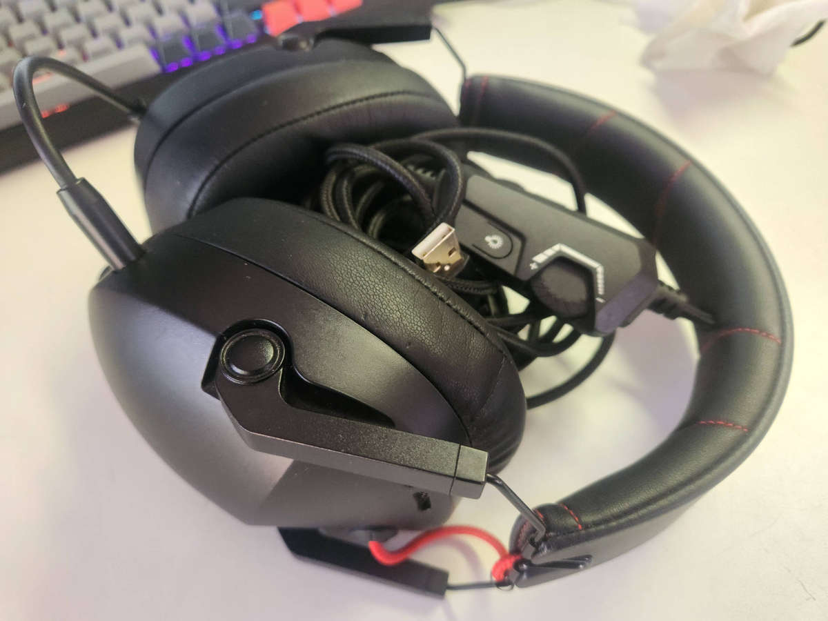 Mad Catz P.I.L.O.T. 5 RGB 7.1 Gaming Headset