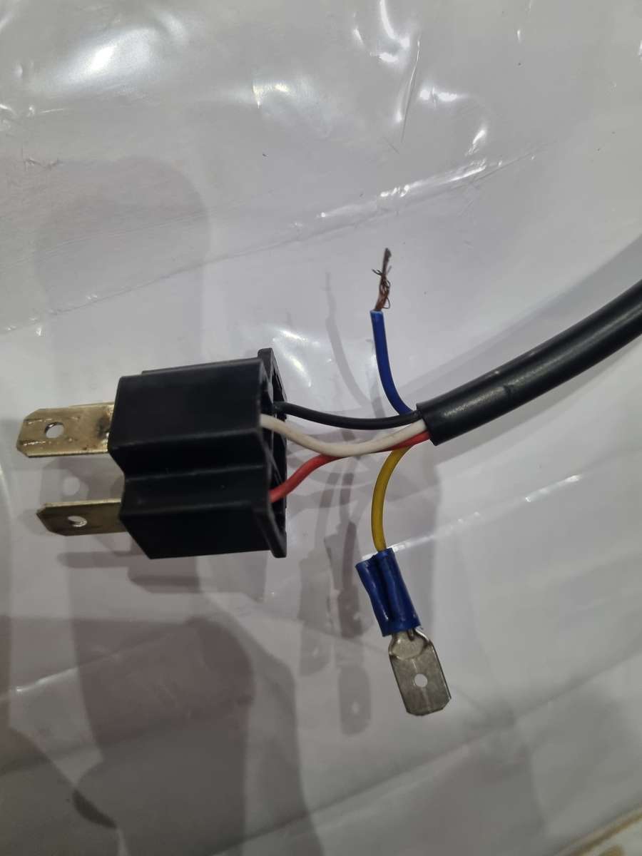 2 Pieces 7 Inch LED JEEP Headlights (1x indicator Lamp Plug Damaged)