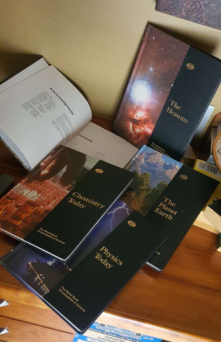 World  Books  encyclopaedia of science