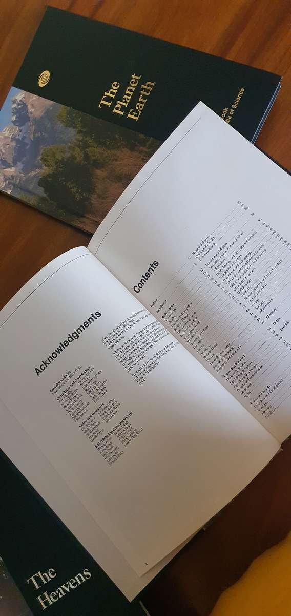 World  Books  encyclopaedia of science