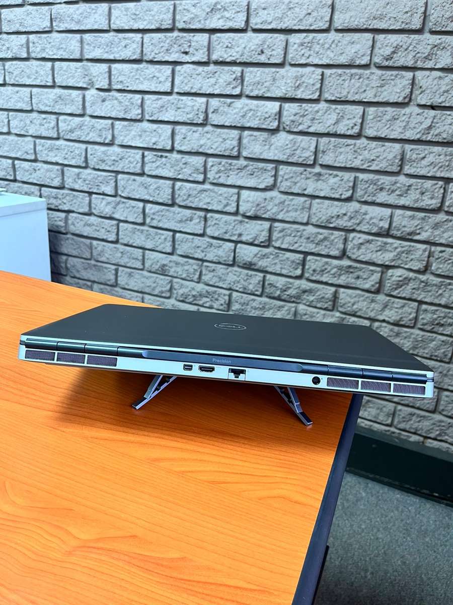 Dell Precision 7760 Core i7 vPro 11th Gen