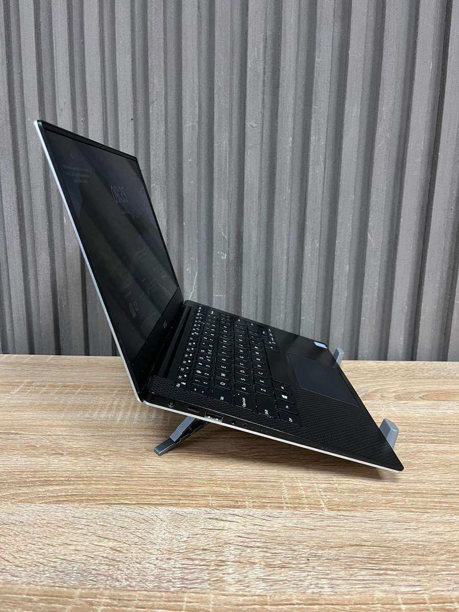 Dell XPS 13 9350 Core i7 6th Gen