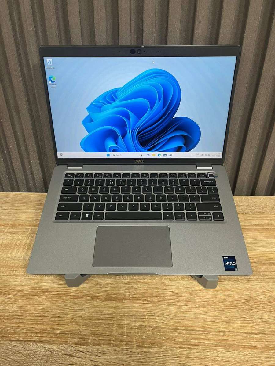 Dell Latitude 5430  Intel Core i7 vPro 12th Gen