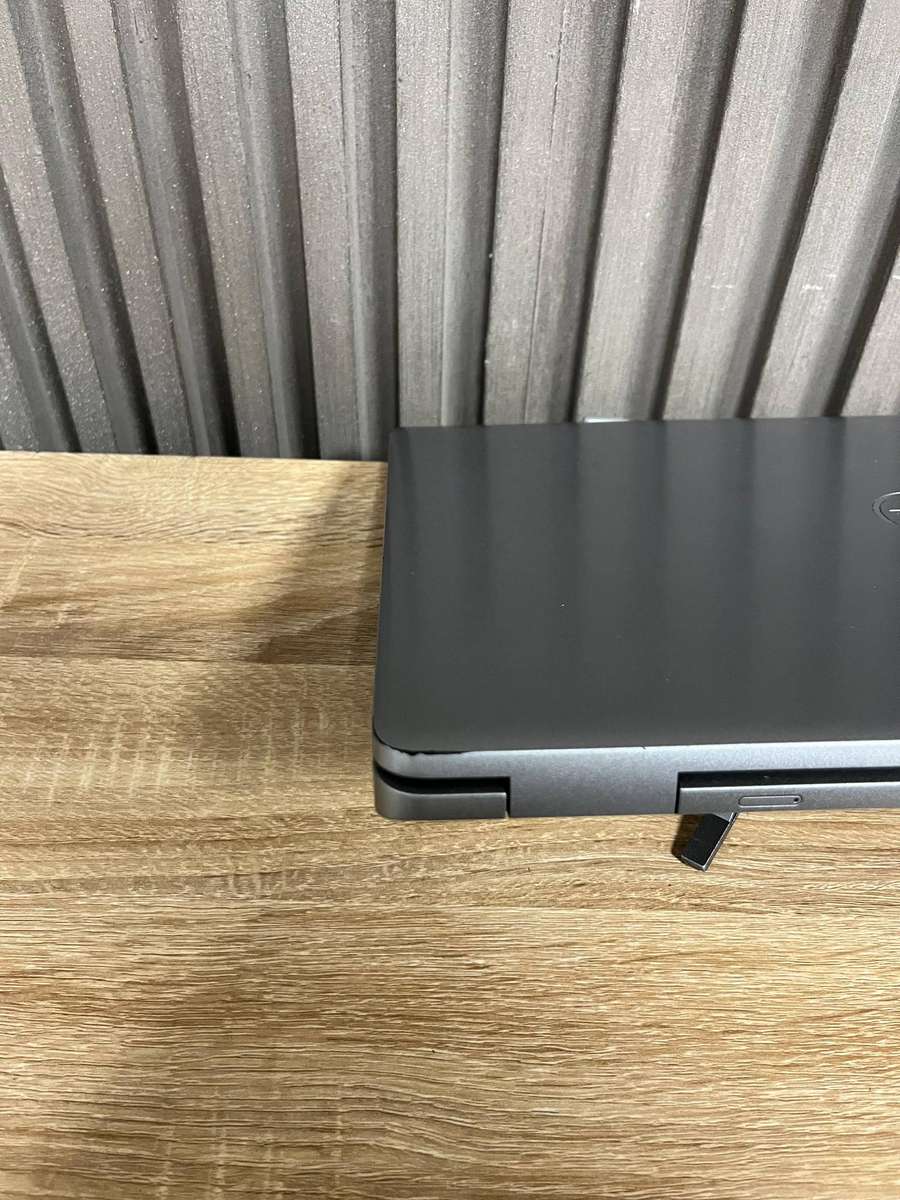 Dell Latitude 5540  Intel Core i7 vPro 13th Gen