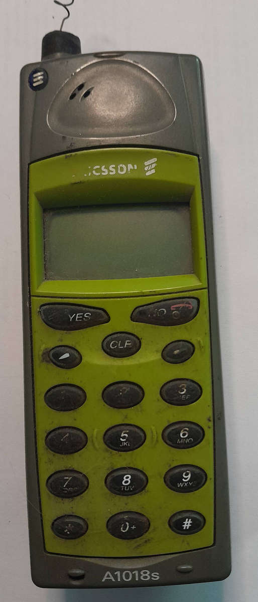 Ericsson A1018s cellphone