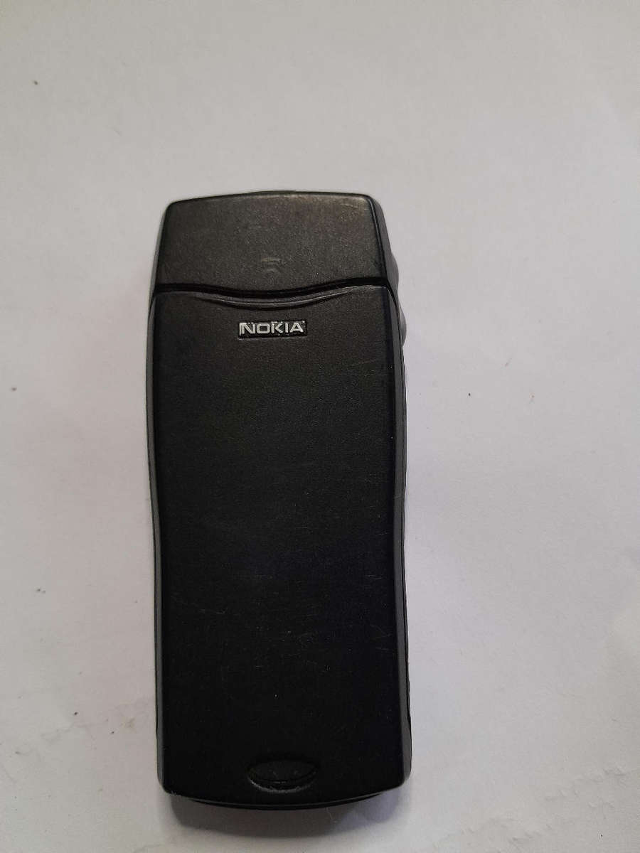Nokia 8210 cellphones