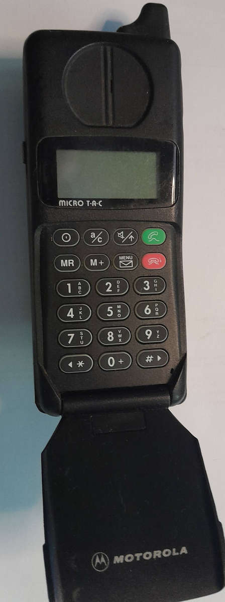 Motorola International 5200 cellphone