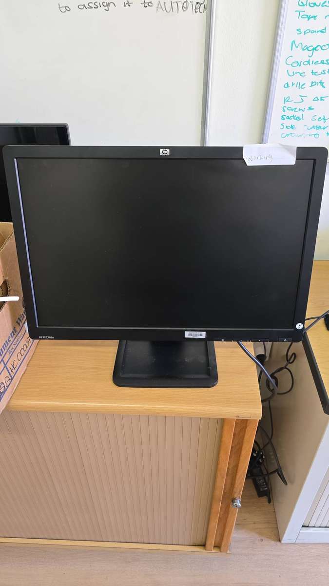 HP LE2201w 22-inch Monitor - Full HD, VGA Input, Secondhand