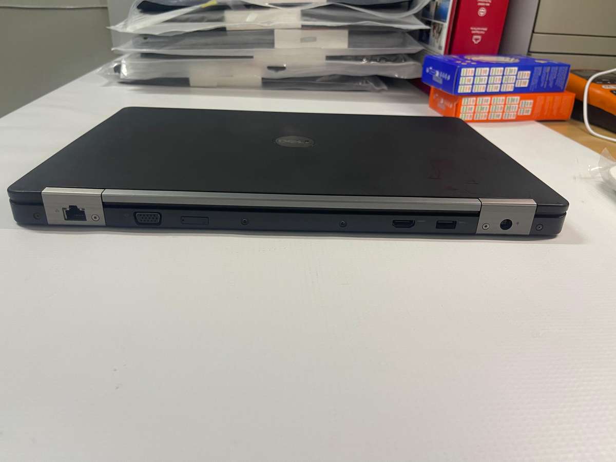 Dell Latitude 5580 | Intel Core i5 - 6200U @2.30 | 15"6 HD Display | 8GB RAM | 256GB SSD