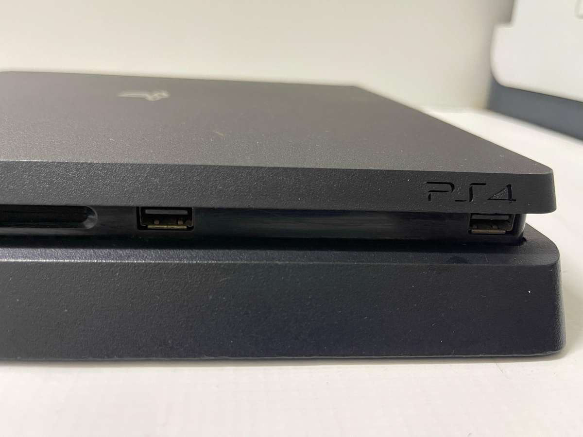 PlayStation 4 Slim 500GB Console