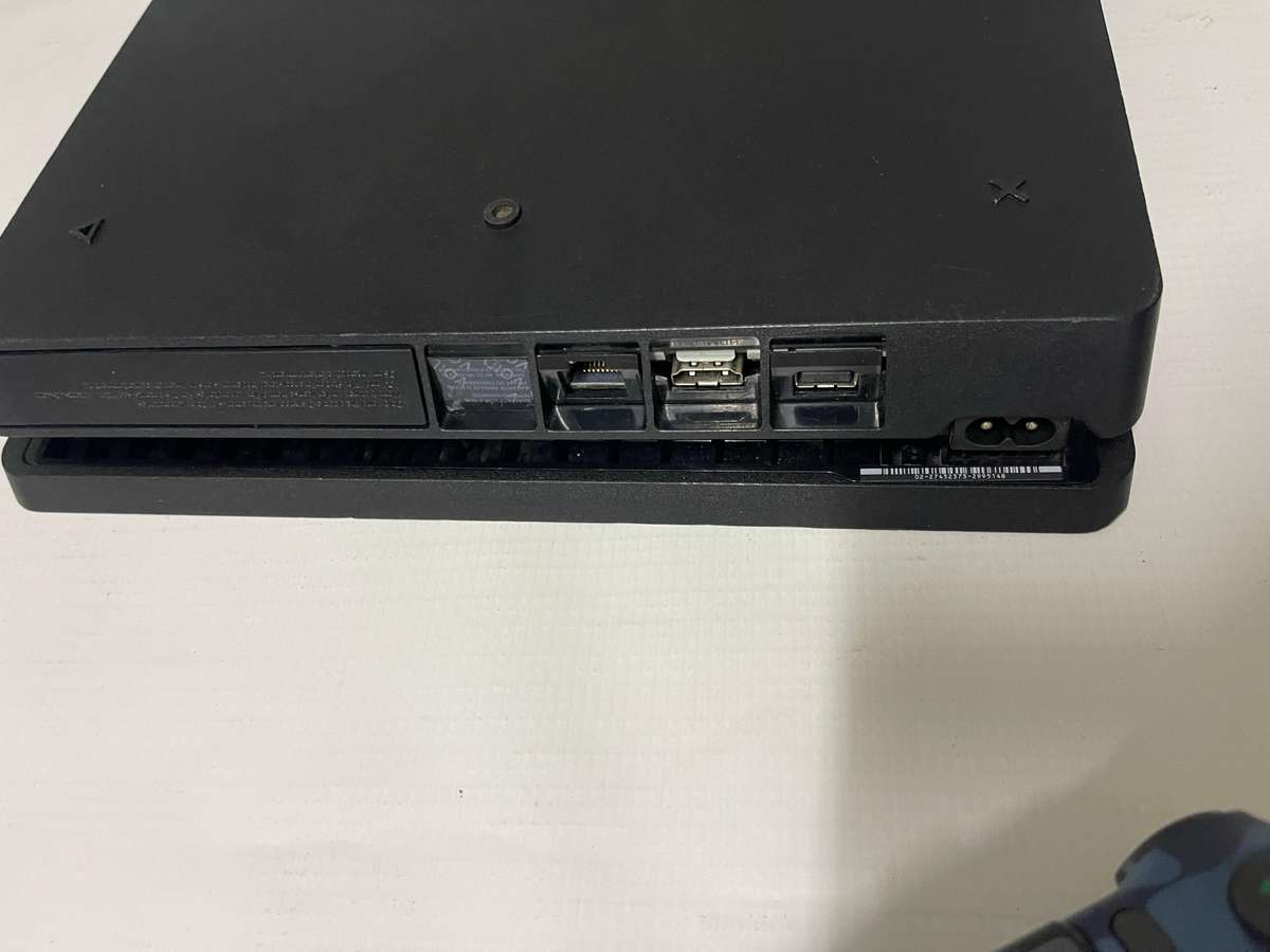 PlayStation 4 Slim 500GB Console