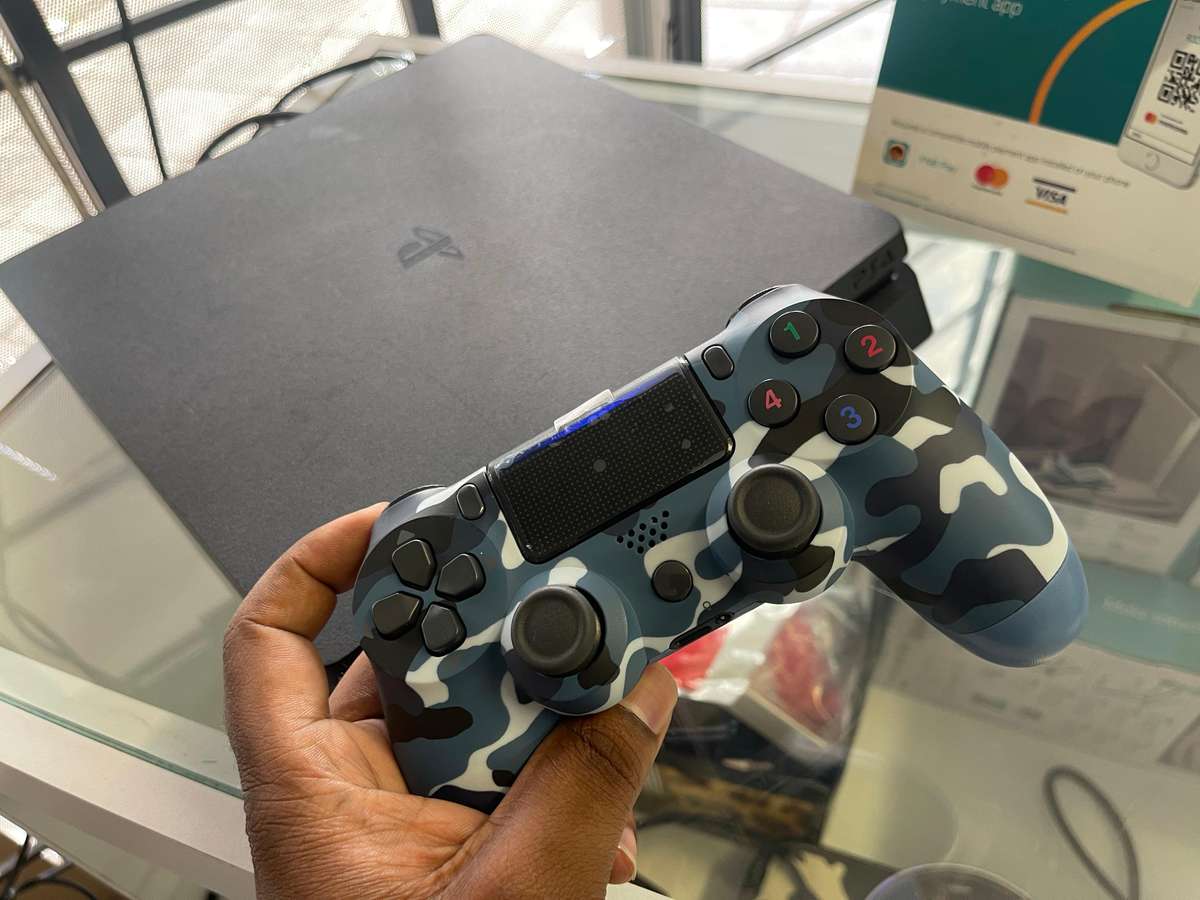 PlayStation 4 Slim 500GB Console