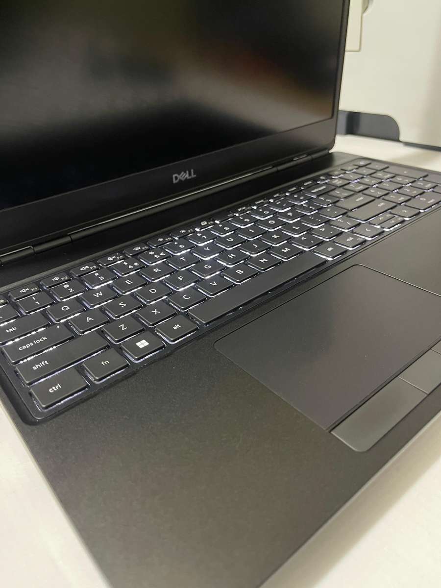 Dell Precision 15 7560 i7 11850H / 32GB/ 1TB SSD / 15.6 FHD Display / 4GB NVIDIA Dedicated Graphics