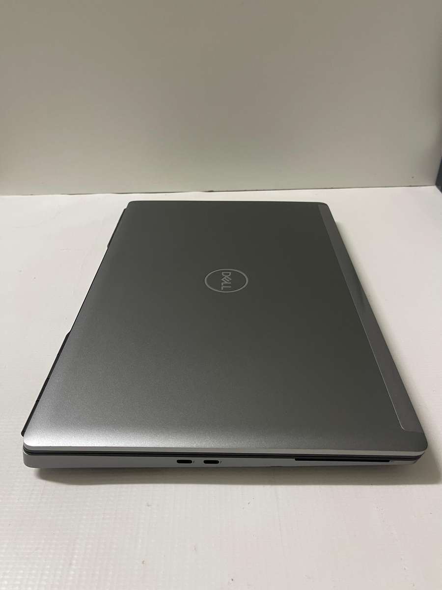 Dell Precision 15 7560 i7 11850H / 32GB/ 1TB SSD / 15.6 FHD Display / 4GB NVIDIA Dedicated Graphics