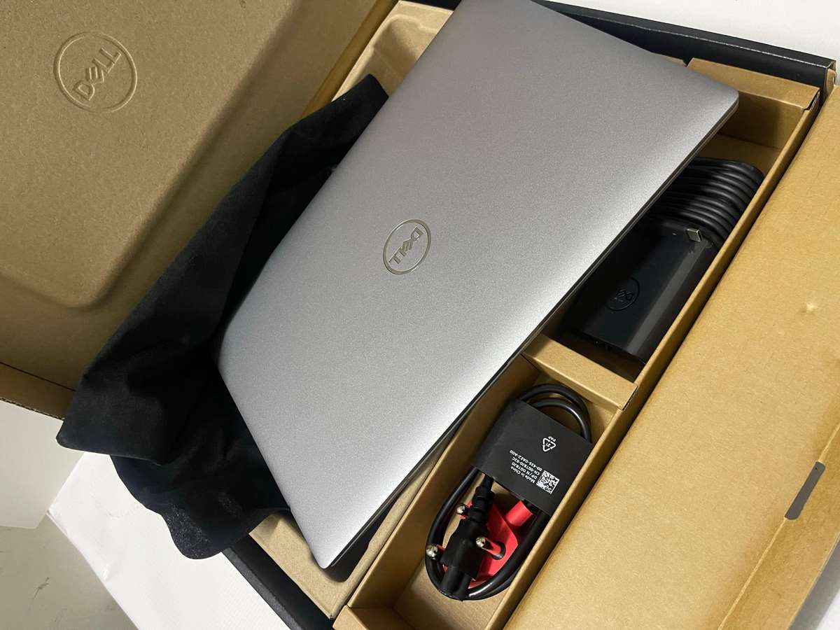 Dell Latitude 5530 15.6-inch Core i7-1265U (12th Gen) 16GB RAM 512GB SSD Win 11 Pro Laptop